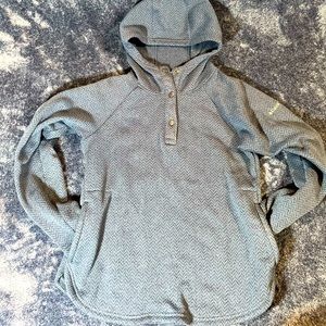 Women Columbia Pullover with pockets